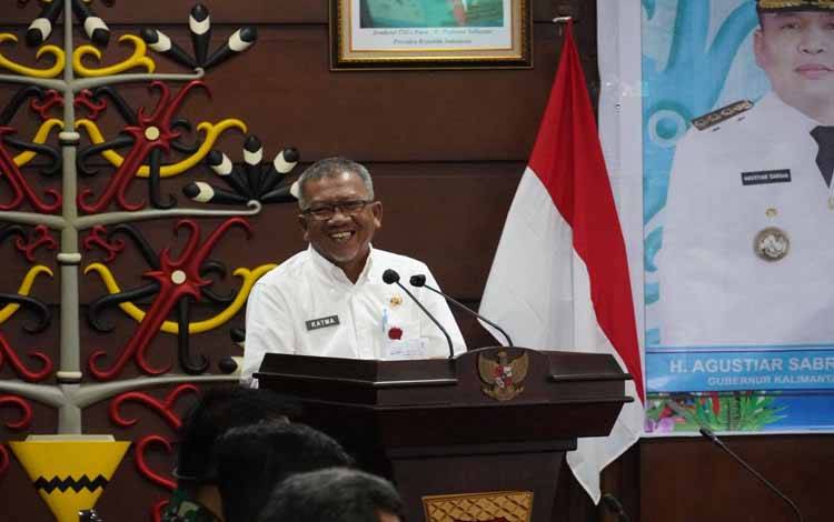 Kepala Badan Kesbangpol Kalteng, Katma F. Dirun saat Dialog Huma Betang bagi Generasi Muda. (FOTO:SETDA KALTENG)