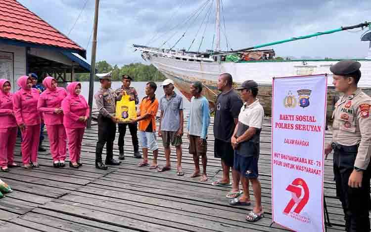 Bakti Sosial Polres Seruyan Nyasar Buruh Pelabuhan Kuala Pembuang