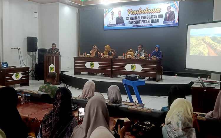 Disnakertranskop UKM Barito Utara Sosialisasi NIB dan Sertifikasi Halal bagi Pelaku Usaha Mikro