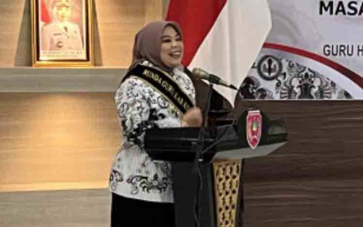 Bupati Dikukuhkan Sebagai Ibunda Guru Kobar oleh PGRI Kalteng