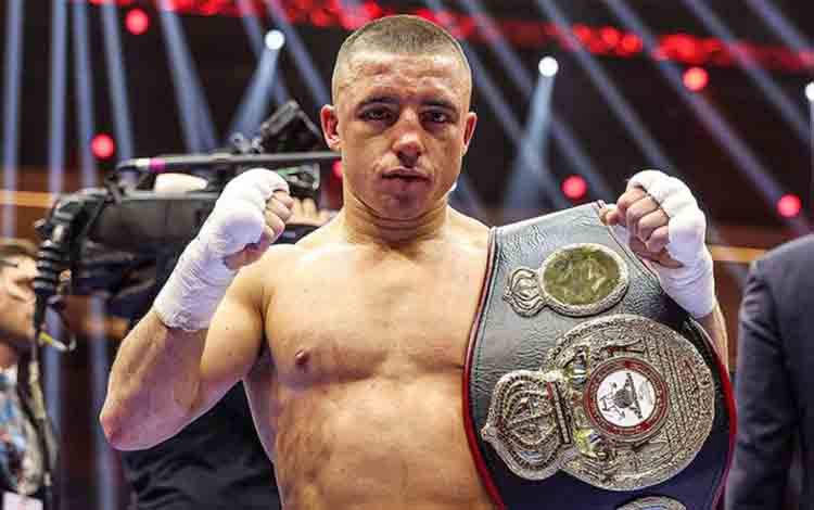 Juara Dunia Kelas Bulu WBA Nick Ball Pertaruhkan Sabuknya di Riyadh