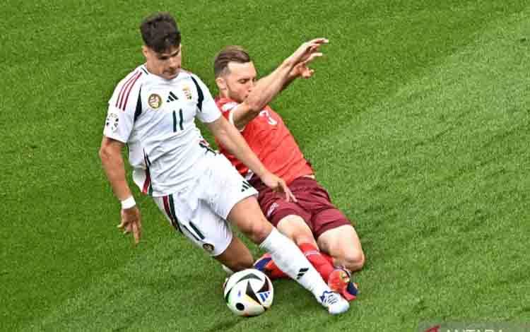 Milos Kerkez Dikabarkan Sepakat Merapat ke Liverpool