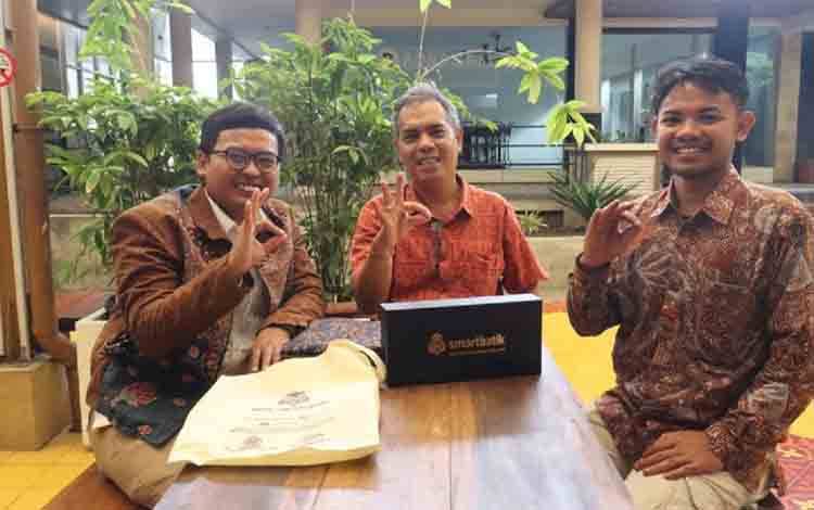 Smart Batik Tampilkan Inovasi Batik Sawit dan Kelapa di Hadapan Plt Dirjen Perkebunan