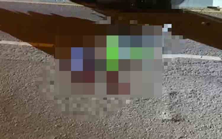 Korban kecelakaan Luqman saat tergeletak di jalan. (FOTO: IST)