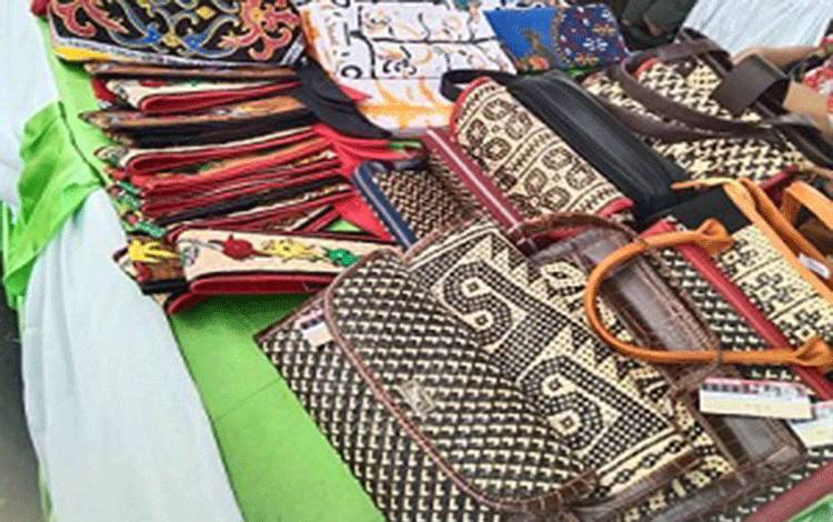Kerajinan Lokal Butuh Dukungan Nyata dari Pemerintah