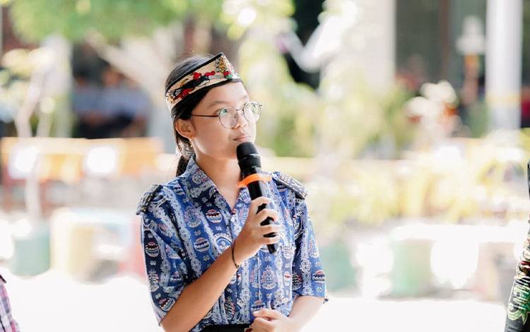 Siswi SMA Kuala Kurun Apresiasi TV Interaktif Pembelajaran