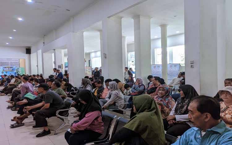 Warga Membludak Urus Pajak Kendaraan Usai Pemprov Kalteng Hapus Pokok Tunggakan dan Denda