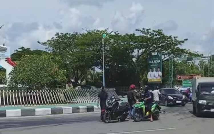 Dewan Imbau Pengendara Waspadai Tumpahan Solar di Bundaran Burung