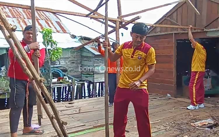 Sambut Hari Bhayangkara ke-79, Polres Seruyan Bedah Rumah Warga Dusun Sei Mitak