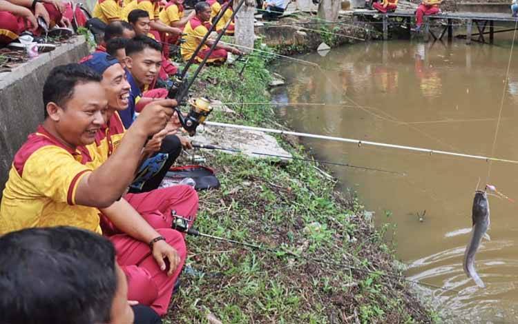 Polres Barito Timur Gelar Lomba Mancing untuk Meriahkan HUT Bhayangkara