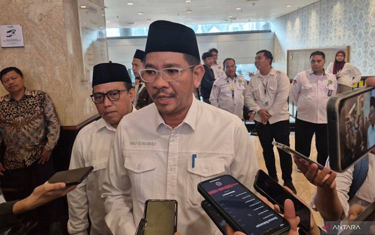 Direktur Jenderal Bimbingan Masyarakat Islam, Kemenag RI Abu Rokhmad usai kegiatan Kick Off Program Ngaji Fasholatan dan 1.000 Masjid Inklusif di Jakarta, Selasa (24/6/2025). ANTARA/Sean Filo Muhamad