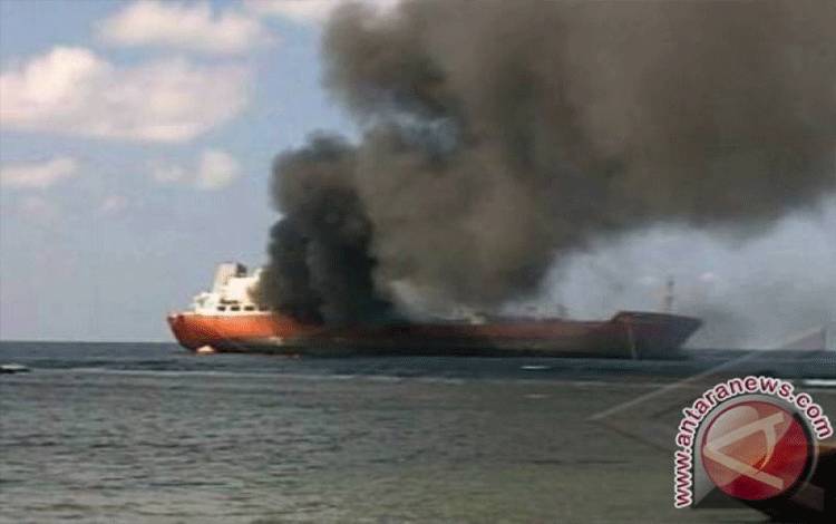 Ilustrasi kapal terbakar. (Foto: Antara News)