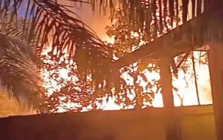 Rumah Warga Jaya Kelapa Samuda Hangus Terbakar