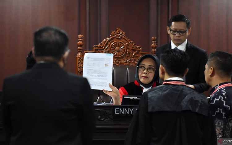 Guru Minta Usia Pensiun Diperpanjang saat Uji UU Guru dan Dosen