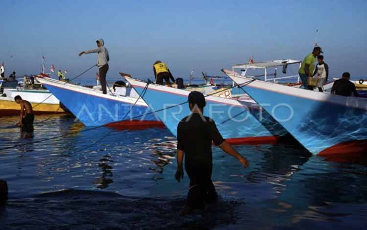 Pemkab Kotim Bantu Nelayan Dapatkan Kemudahan Bongkar Muat Ikan di Pelabuhan