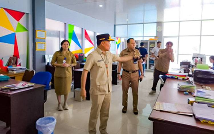 Gubernur Kalteng Tegaskan Sanksi Tegas Bagi Aparatur Penghambat Perizinan