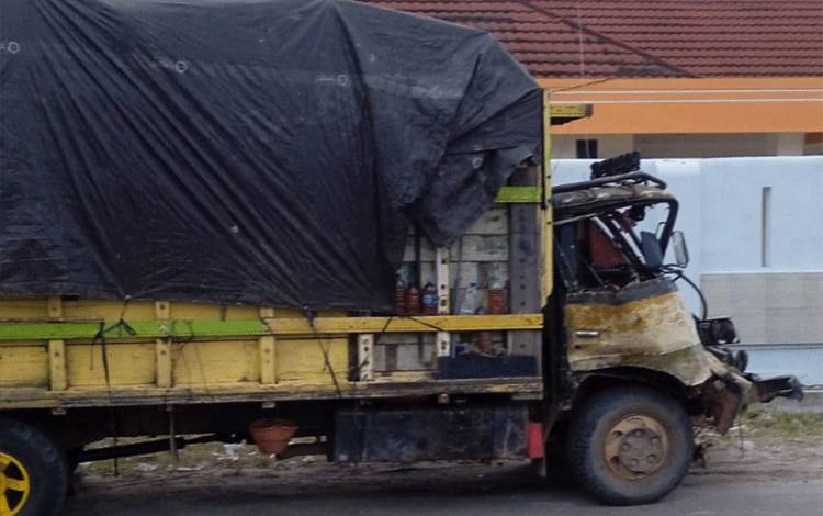 Kecelakaan di Sampit, Sopir Truk Terjepit Akibat Tabrak Truk di Depannya