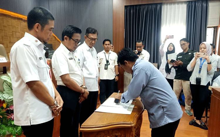 Penandatanganan Perjanjian Kerjasama BUMDes dan BUMDesma dengan Perusda Batara Membangun