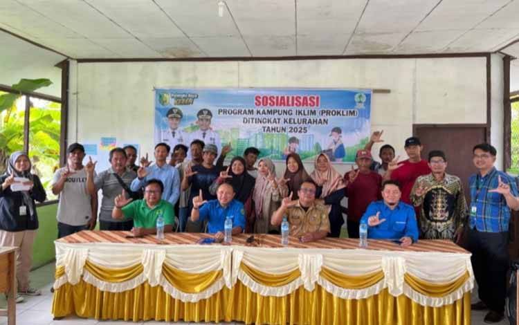 Kegiatan sosialisasi kampung Proklim di Kelurahan Habaring Hurung (Foto : bid pengendalian dan pencemaran lingkungan DLH Palangka Raya)