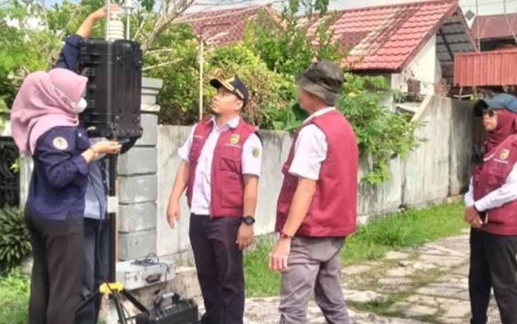 DLH Palangka Raya Ambil Sampel Udara di Area Industri dan Perumahan untuk Data IKU