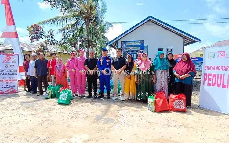 HUT Bhayangkara ke-79, Ditpolairud Polda Kalteng Serahkan Bantuan Bedah Rumah di Seruyan