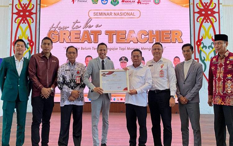 Pemkab Kapuas Gelar Seminar Edukasi dan Motivasi untuk Ribuan Guru
