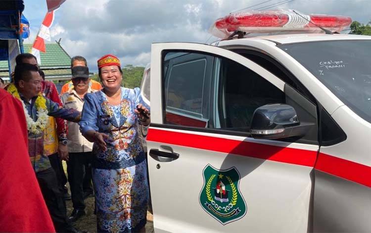 Bupati Kapuas Serahkan Dua Bantuan Vital Program RIPPM untuk Desa Tanggirang