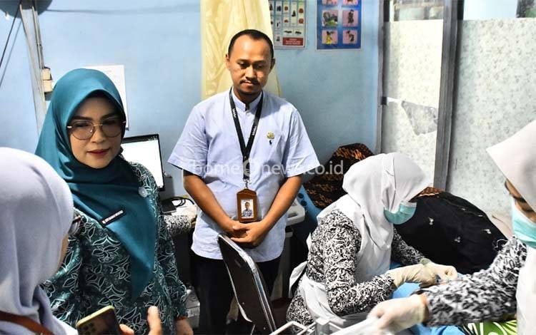 Sambangi Tamban Catur, Ketua TP PKK Kapuas Sampaikan Peran PKK dan Pesan HARGANAS