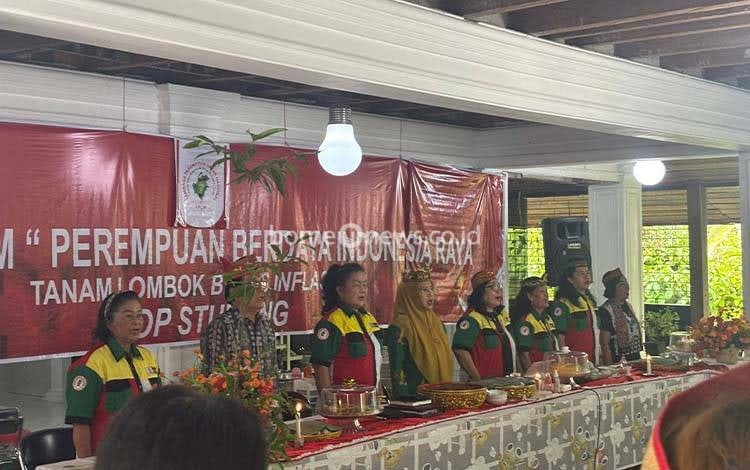 Lembaga Perempuan Dayak Kalteng Gerakkan Warga Menanam Lombok