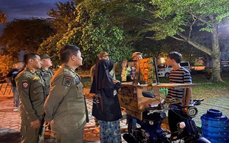 Satpol PP Kalteng Pastikan Ketertiban PKL Saat Huma Betang Night