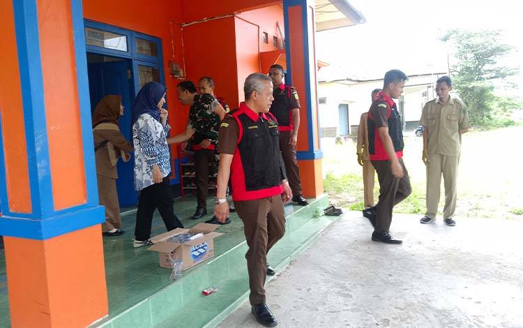 Geledah Rumah Kalaksa BPBD Pulang Pisau, Kejari Pulang Pisau Sita Laptop dan Dokumen