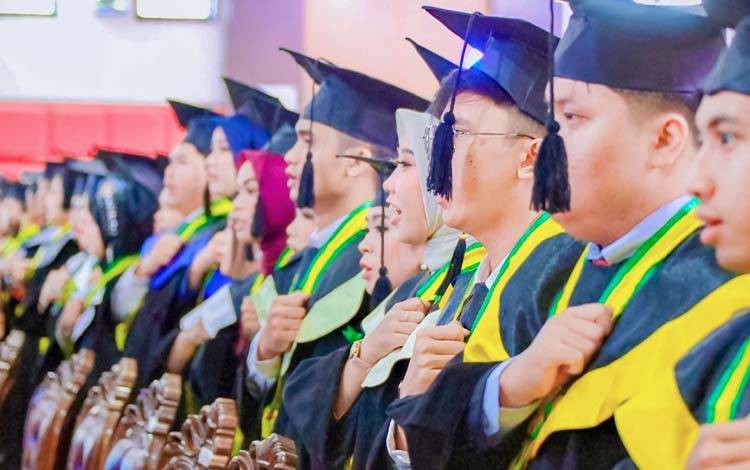 Agustiar Sabran Ajak Wisudawan UPR Bangun Kalteng Lewat Pendidikan dan Karakter
