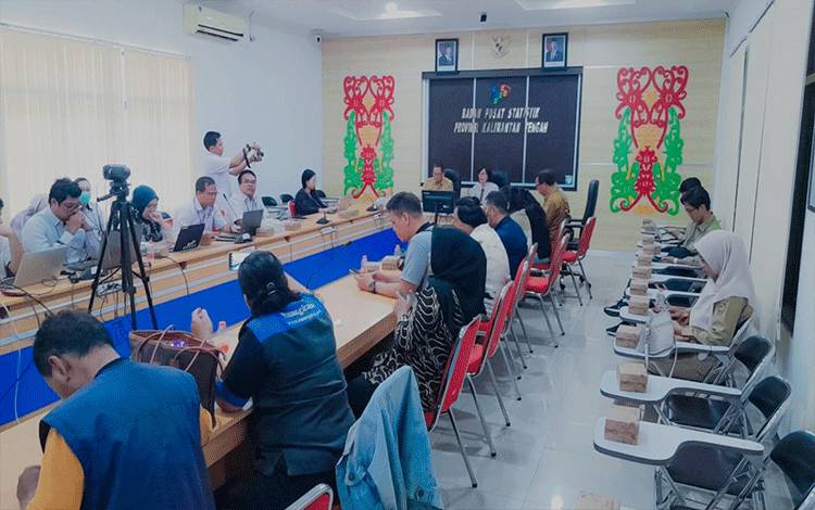 Press Release Berita Resmi Statistik Kalimantan Tengah di Ruang Vicon BPS Provinsi Kalteng. (FOTO: IST)