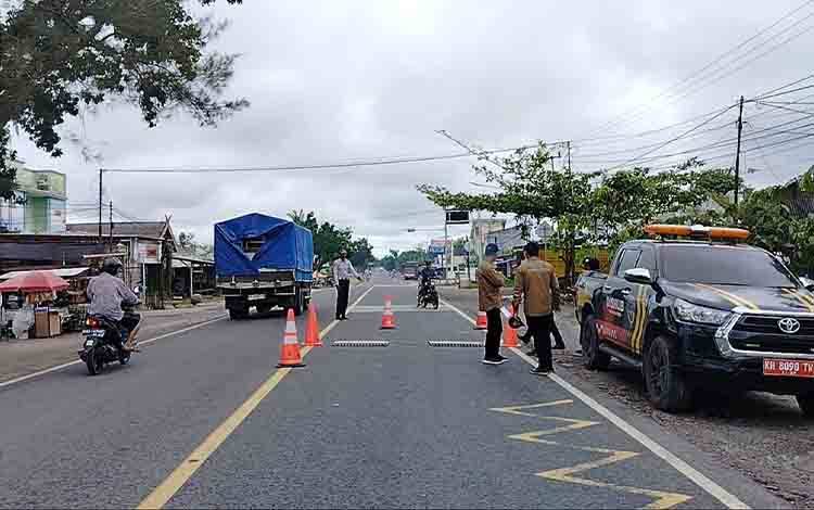 Tim Gabungan Tertibkan Kendaraan ODOL di Simpang Tiga Bumi Harjo