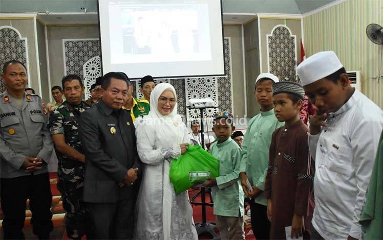 Hadiri Lebaran Yatim dan Difabel, Bupati Kapuas Beri Motivasi
