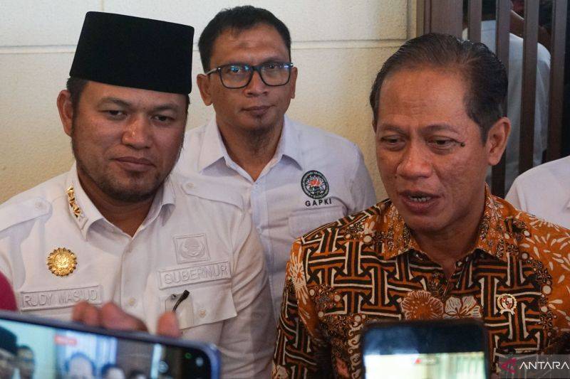 Menteri LH: Konsolidasi Perusahaan Sawit Tekan Karhutla Kaltim
