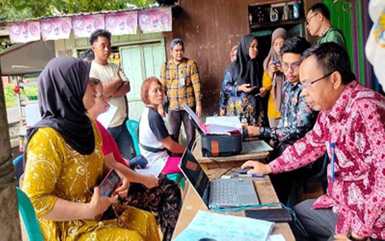 Permudah Urus Dokumen Kependudukan, Disdukcapil Barut Jemput Bola Pelayanan Adminduk di Teweh Baru