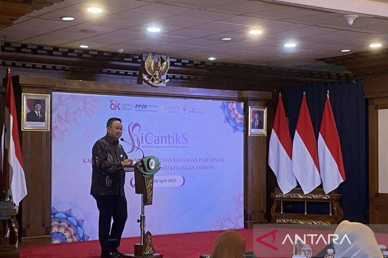 Foto arsip - Plt. Kepala Departemen Literasi, Inklusi Keuangan, dan Komunikasi OJK M. Ismail Riyadi dalam acara training of trainer (ToT) bagi perempuan perencana keuangan sekaligus program SICANTIKS di Jakarta, Senin (28/4/2025). ANTARA/Rizka Khaerunnisa.