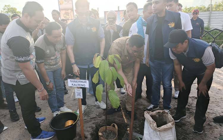 KNPI Tanam Pohon di Persemaian Hiu Putih Berkah, Dukung Mitigasi Perubahan Iklim