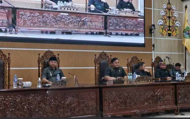 Wakil Bupati Kapuas Hadiri Rapat Paripurna Penyampaian APBD Perubahan 2025