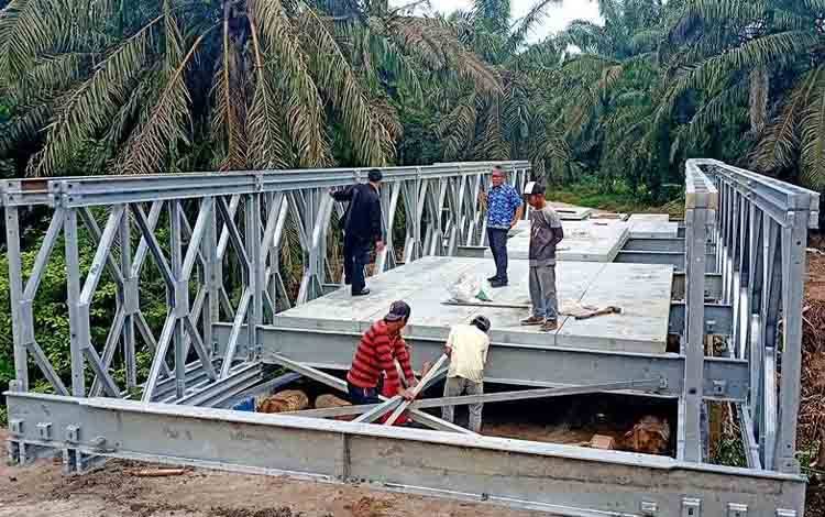 Pembangunan Jembatan Bailey Bentang di Desa Tawan Jaya Capai Progres 80 persen