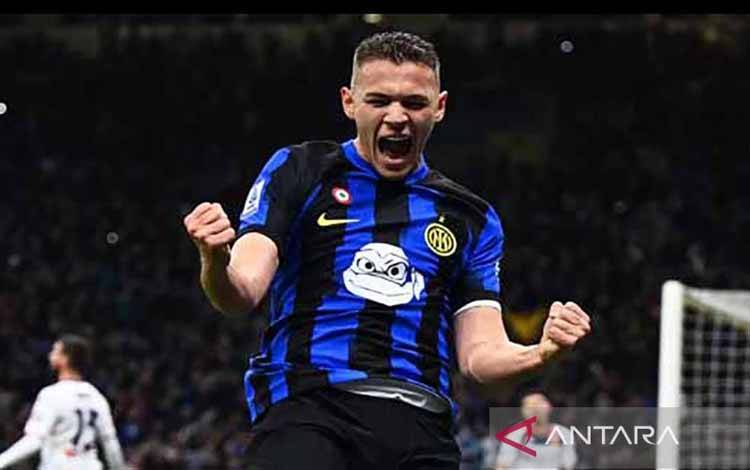 Real Betis Buka Komunikasi untuk Boyong Kristjan Asllani dari Inter