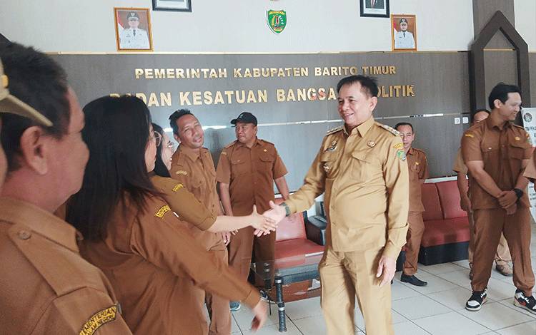 Bupati Barito Timur Tinjau Rencana Pembangunan Aula Badan Kesbangpol