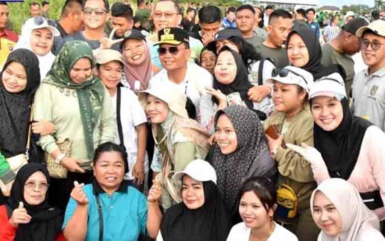 Gubernur Kalteng Jogging Bersama Masyarakat di Eks Bandara Lama Muara Teweh