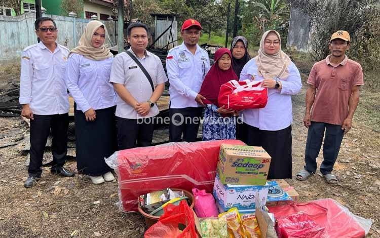 Wabup Kotim Salurkan Bantuan untuk Korban Kebakaran di Desa Bapanggang Raya dan Handil Sohor