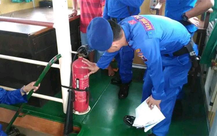 Kapal yang Melintasi DAS Kapuas Dicek Alat Keselamatan Berlayar