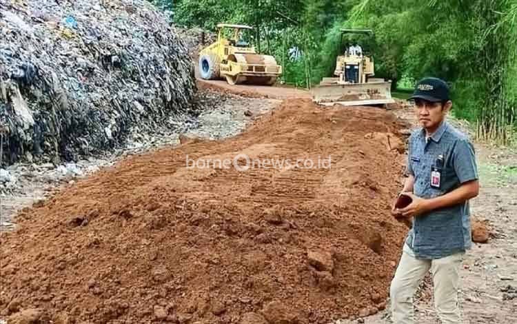 Kotim Kerahkan Alat Berat Tangani Sampah di TPA Sampit