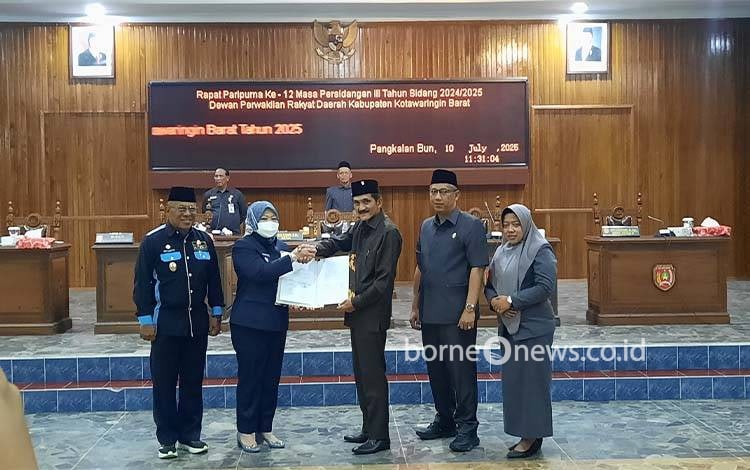 Seluruh Fraksi DPRD Kobar Sepakati 6 Ranperda Ditetapkan Menjadi Perda