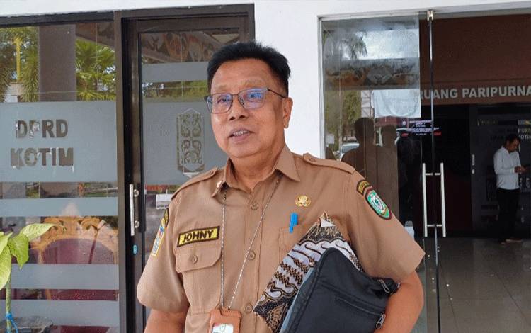 Plt Kadis Koperasi Angkat Bicara Terkait Insiden Anggota DPRD Kotim Pecahkan Kaca Meja di Kantornya