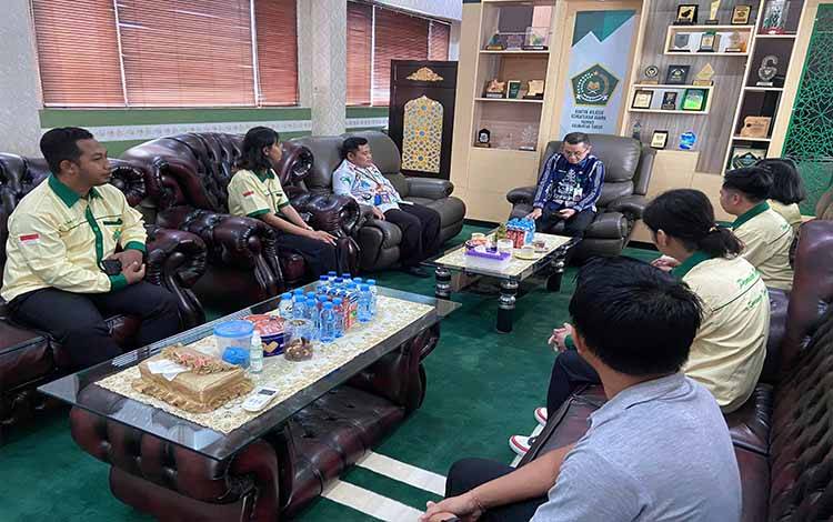 Audiensi antara Pemuda Katolik Komda Kalimantan Tengah dan Kakanwil Kemenag Kalteng, dukungan penuh juga datang dari Pembimas Katolik Kanwil Kemenag Provinsi Kalimantan Tengah pada Kamis, 10 Juli 2025.(FOTO: TESTI PRISCILLA)